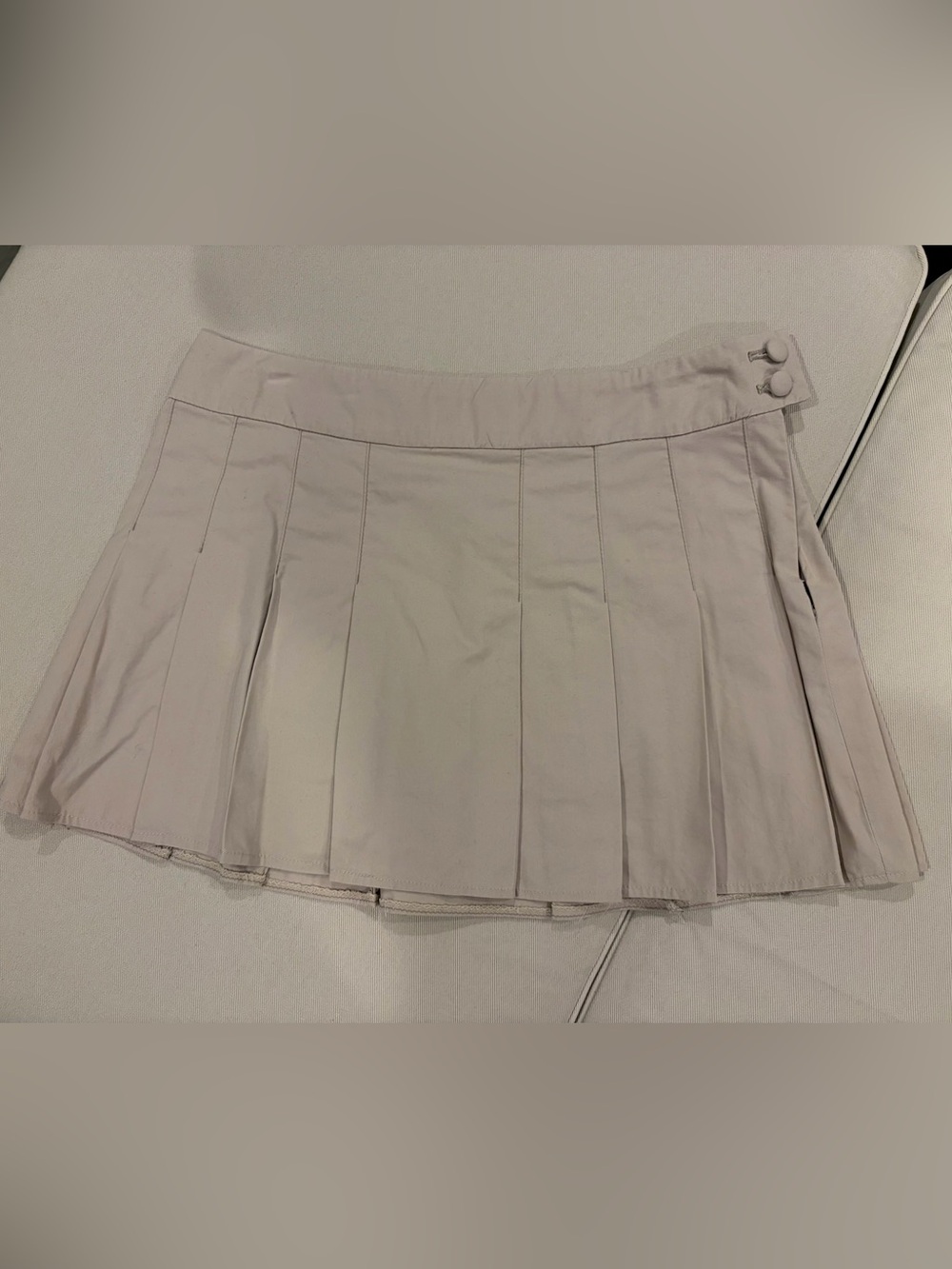 American Eagle | Classic Pleated Khaki Mini Skirt